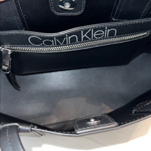 Calvin Klein Elegant Black Handbag - Picture 4 of 5
